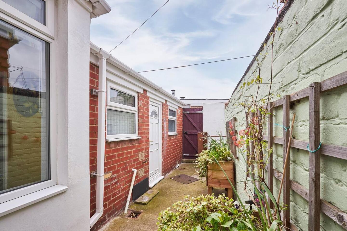 Pass The Keys Modern Home In A Seaside Town Seaham Esterno foto