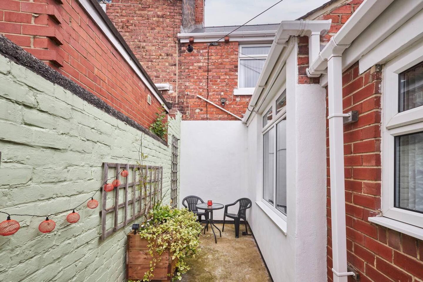 Pass The Keys Modern Home In A Seaside Town Seaham Esterno foto
